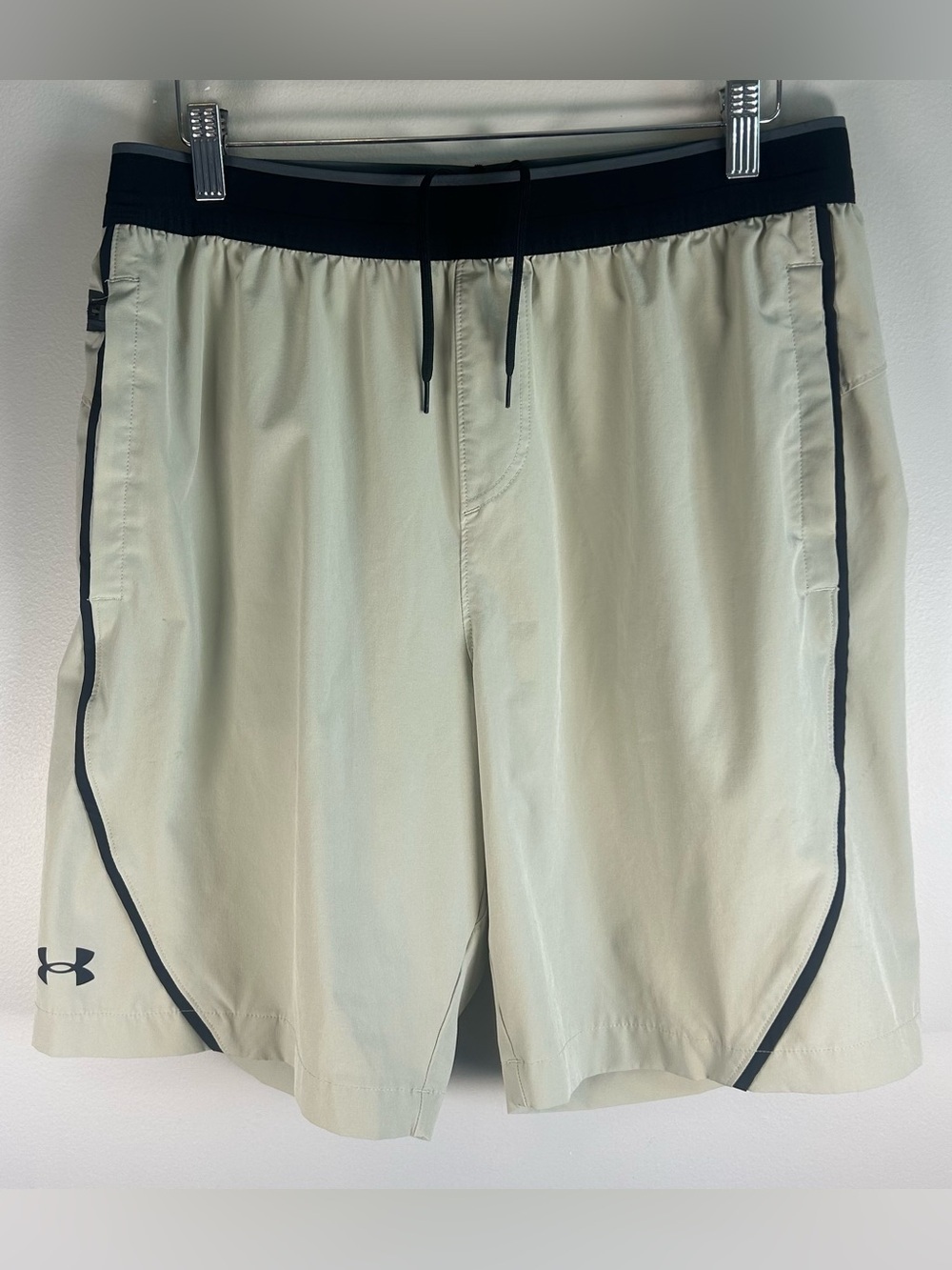 Under Armour Men’s Athletic Shorts Sz L Tan Moisture Wick Stretch Elastic Waist